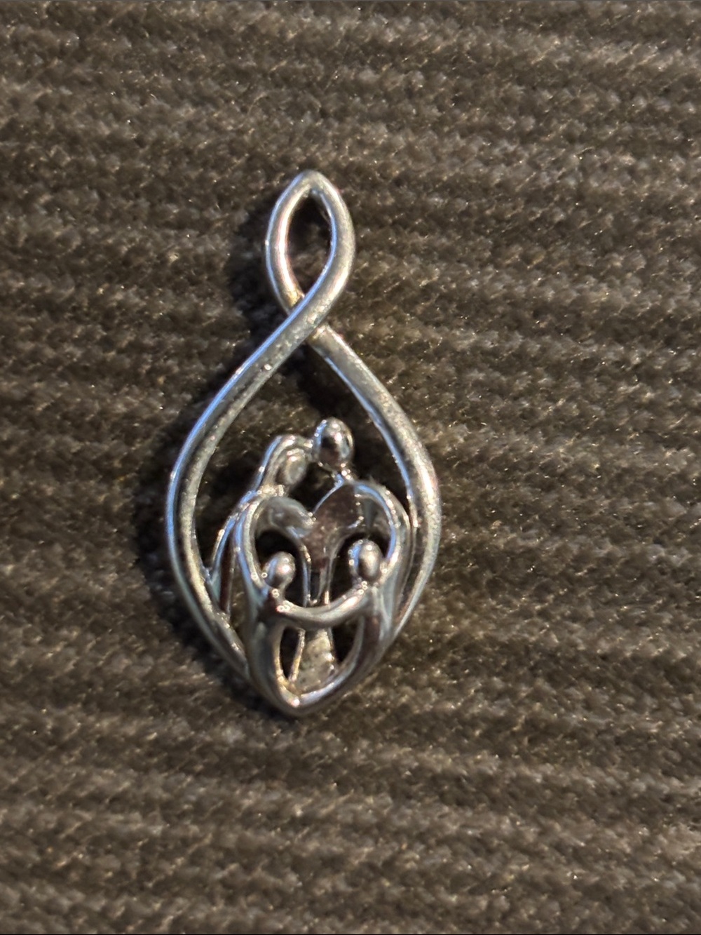 .925 Sterling Silver FAMILY Pendant Mom Dad 2 Kids Children Vintage 1990s